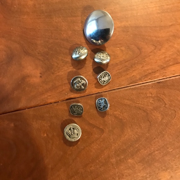 VINTAGE ASSORTMENT OF BUTTONS - Picture 5 of 8